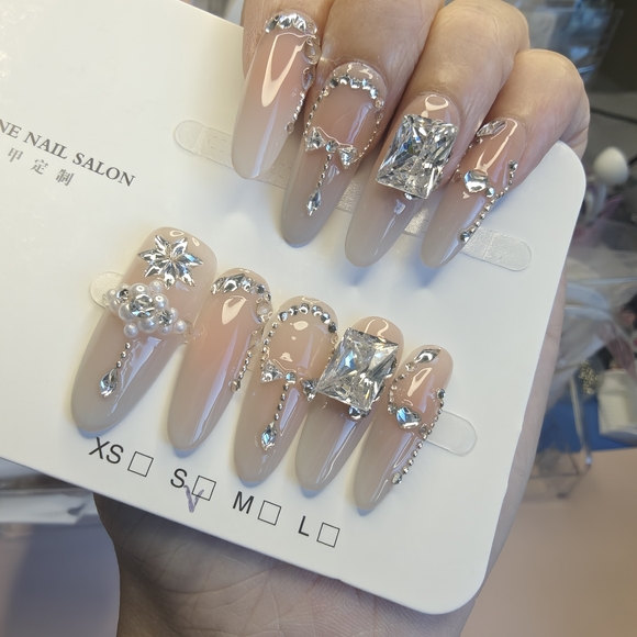 Glamorous Rhinestone Press-On Nails - Picture 3 of 7